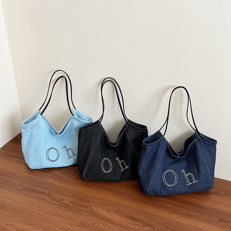 A4トートバッグ デニム刺繍 ゆったりショルダー
