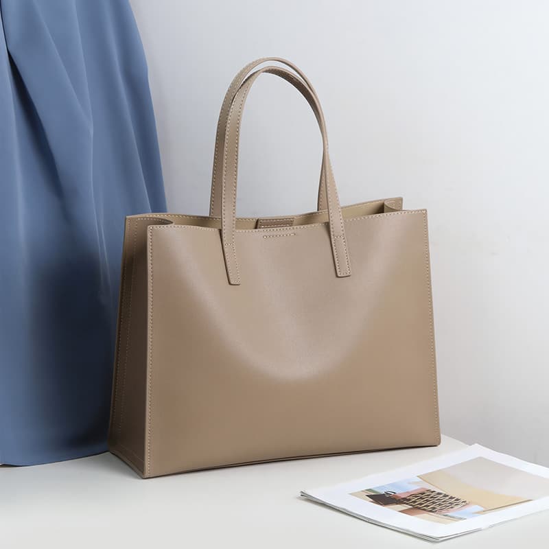 A4トートバック 上品シンプル 本革スクエアトートバッグ