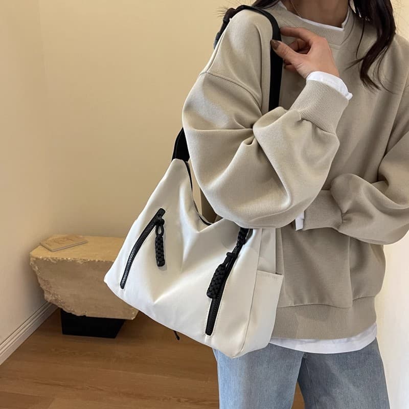 A4トートバッグ シンプル大容量ジップ付きショルダートート