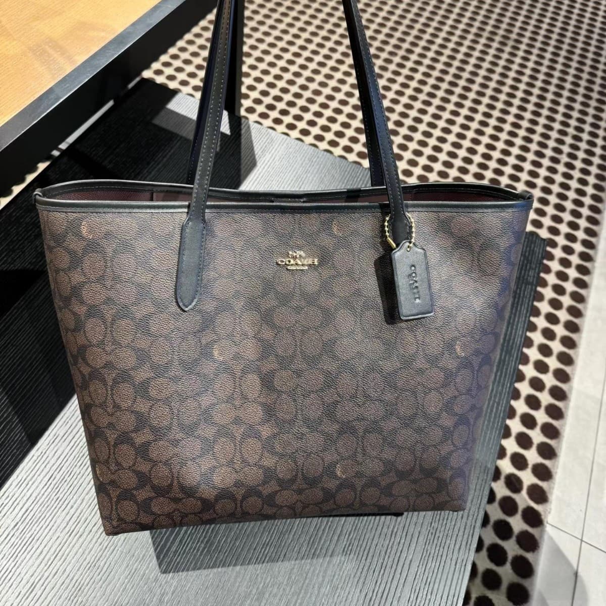 A4トートバック 上品シグネチャー トートバッグ