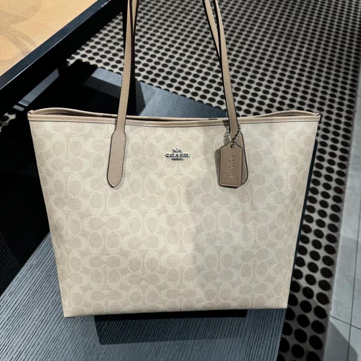 A4トートバック 上品シグネチャー トートバッグ