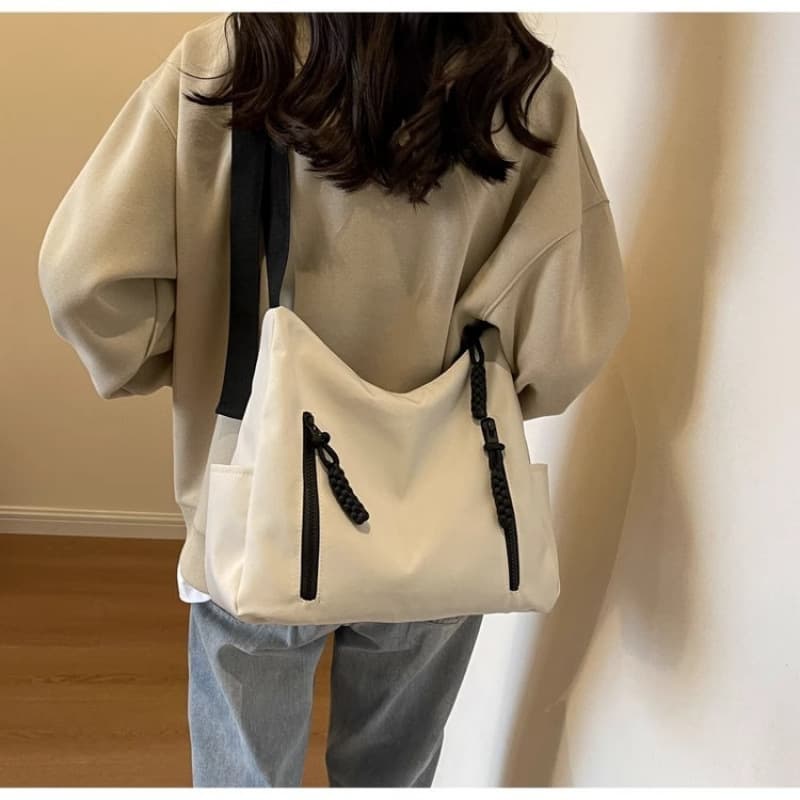 A4トートバッグ シンプル大容量ジップ付きショルダートート