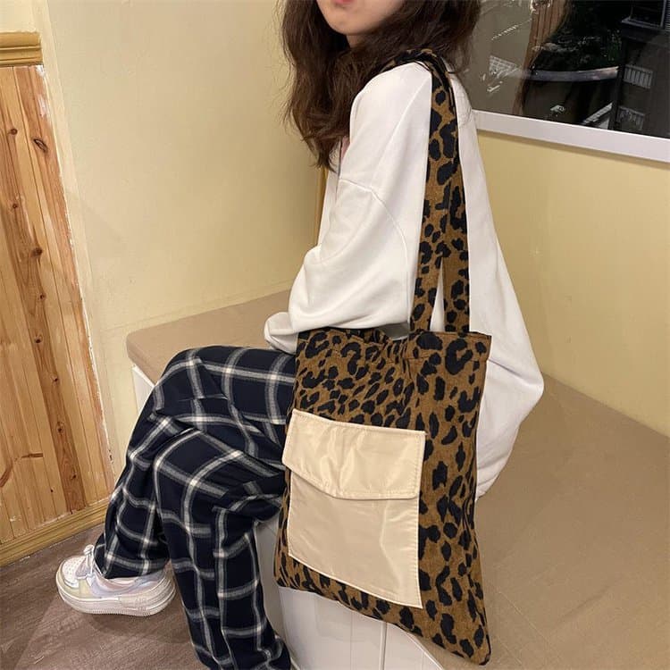 A4トートバック ヒョウ柄キャンバスポケット付きトートバッグ